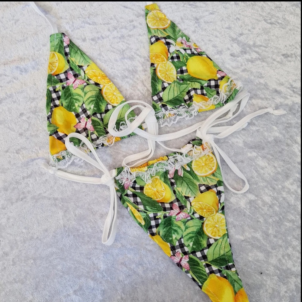 Little Lemon two piece set from Catsgotthecream